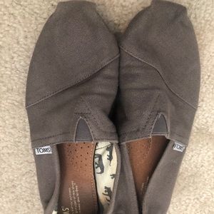 Gray Toms